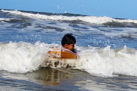 4jaehriger Surfer,Bahia-Tropical,Brasilien,JK