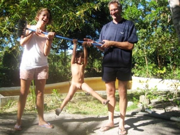 Klimmzug vor dem Natur-Pool im BahiaTropical Garden